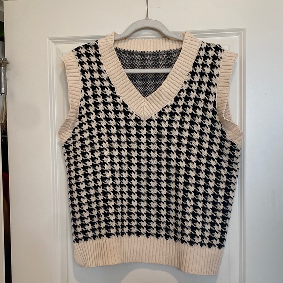 Unbranded Sweaters - Cream & Black Houndstooth V-Neck Sweater Vest